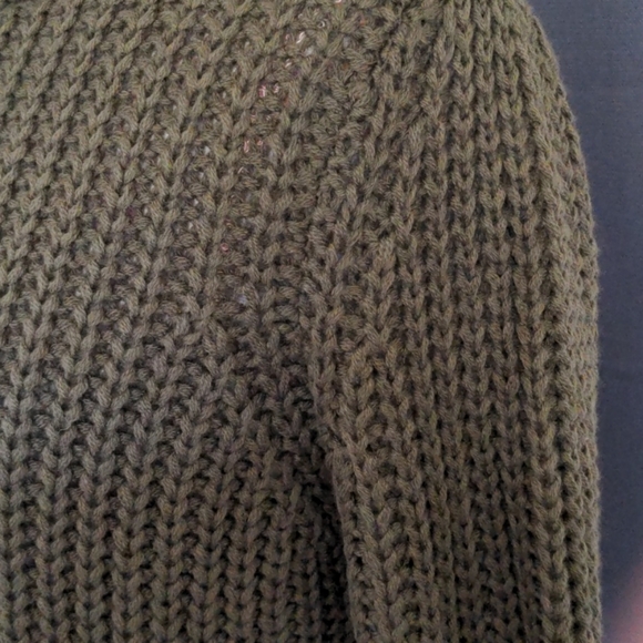 Chunky green sweater-tie up back- perfect for fall - Picture 2 of 4